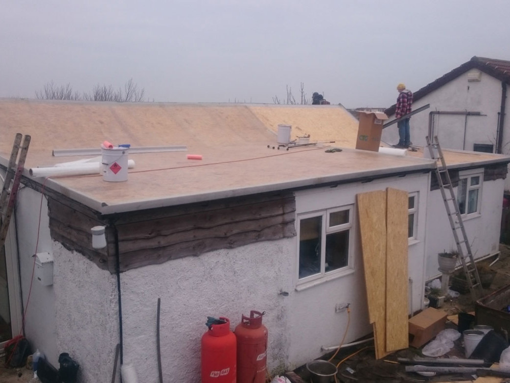 Preparing a flat roof for re-covering