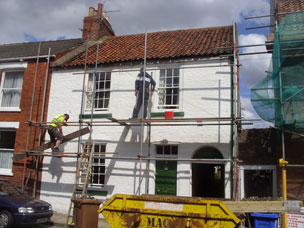 Erecting the scaffolding around a house